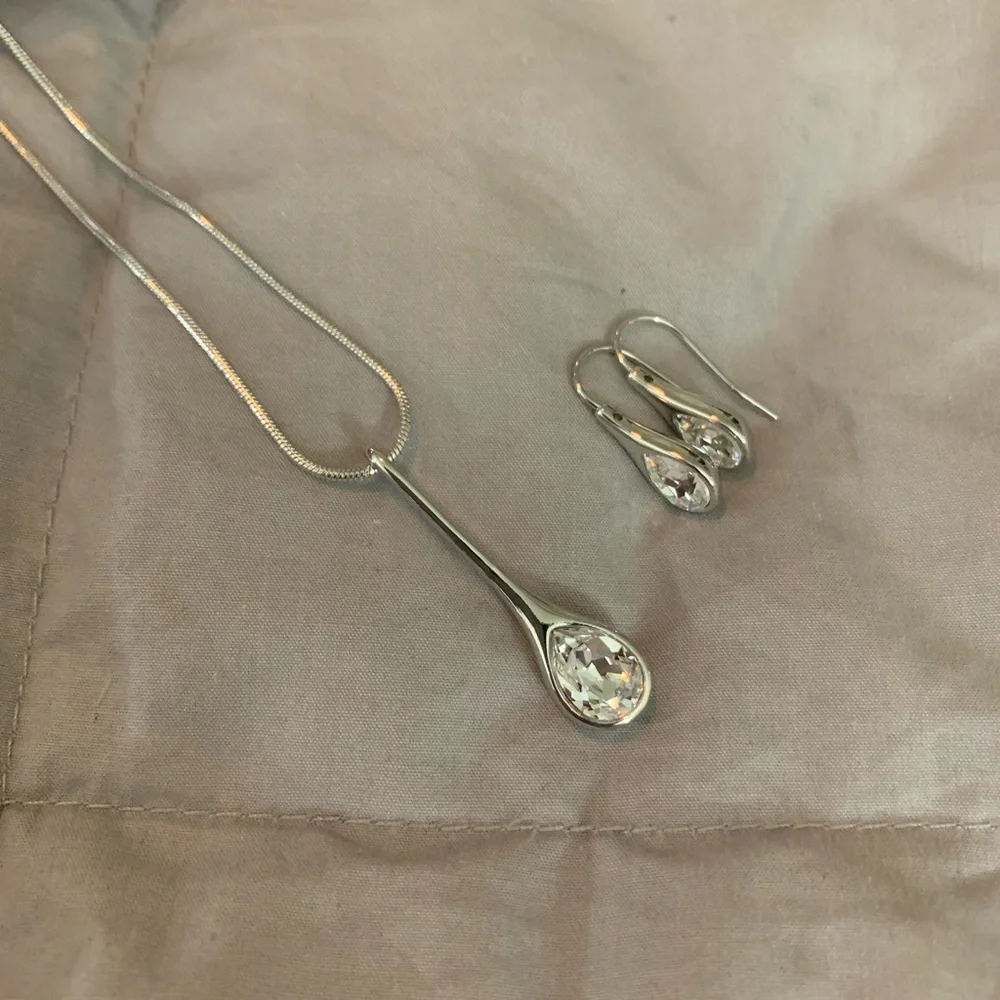 Mestige Crystal Drop Necklace and Earrings - Picture 5 of 5